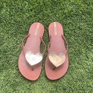 Ipanema Bronze colored flip flops